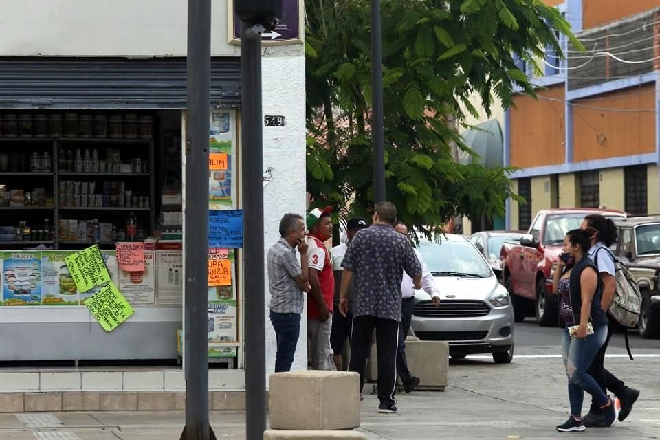 Los vendedores ofrecen muestras médicas, medicamentos controlados o de dudosa procedencia, sin sanción, en El Santuario.