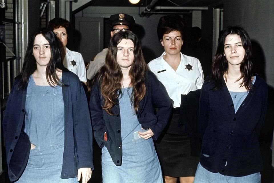 (Izq. a der.) Susan Atkins, Patricia Krenwinkel y Leslie Van Houten, junto con Manson, fueron sentenciados por los asesinatos.