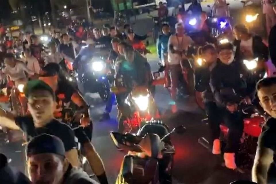 Alrededor de 100 motociclistas acudieron al punto de reunión en Avenida Patria, casi a la altura de Naciones Unidas, en Zapopan.