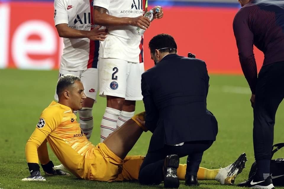 Navas tuvo que salir por lesión en el segundo tiempo.