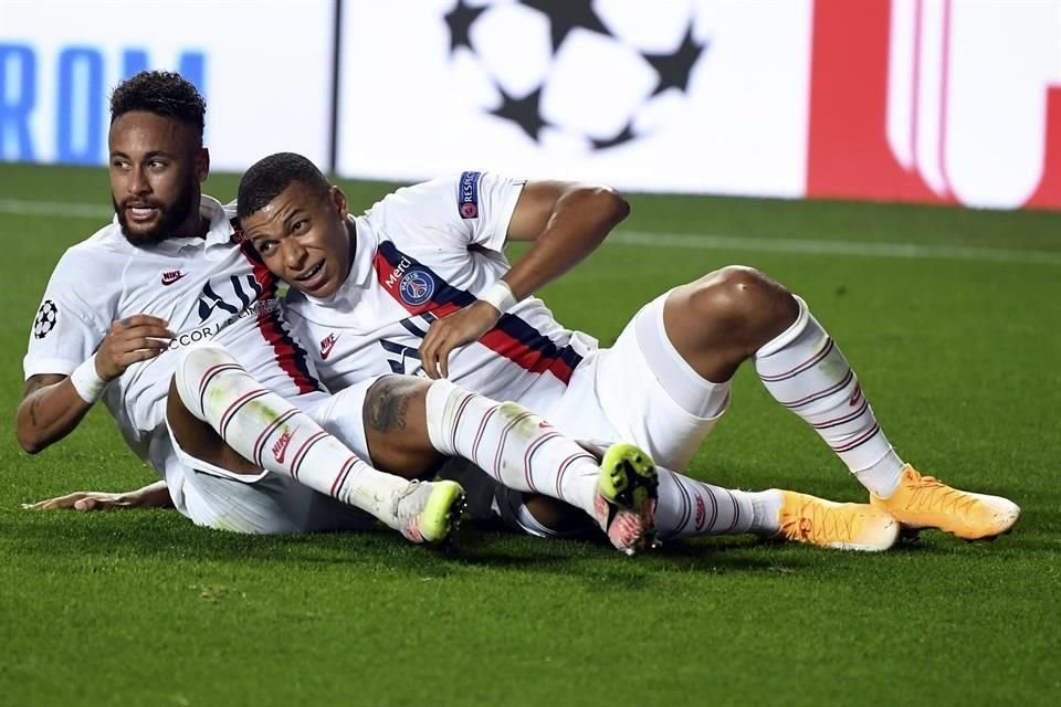 Neymar y Mbappé se conectaron al final para encaminar el triunfo parisino.