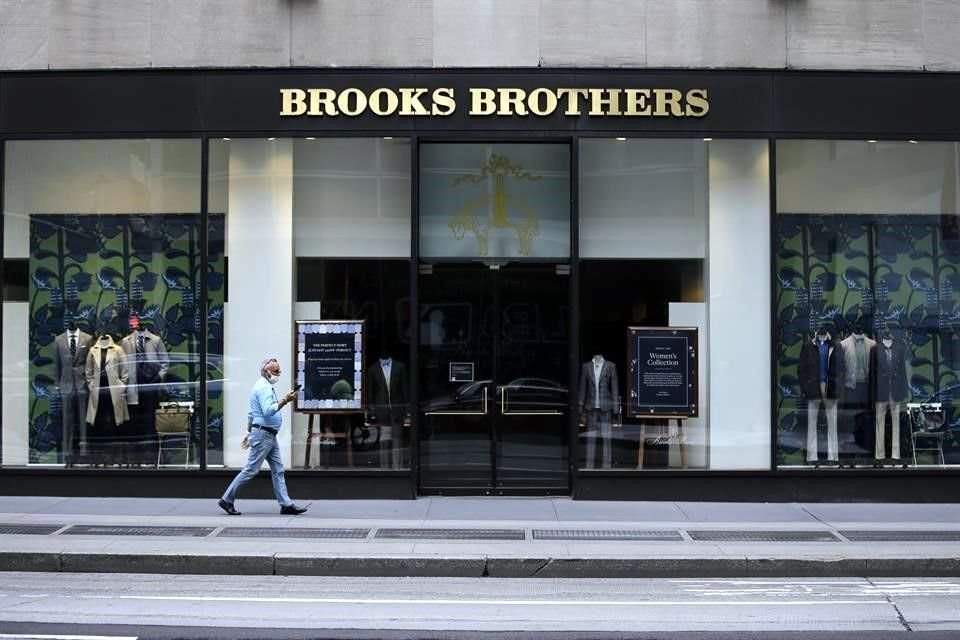 Brooks Brothers se declaró en bancarrota y su nuevo propietario seguirá operando al menos 125 tiendas.