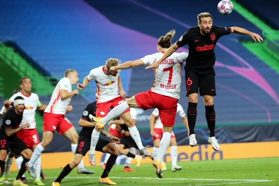 Héctor Herrera fue titular y salió en el segundo tiempo.