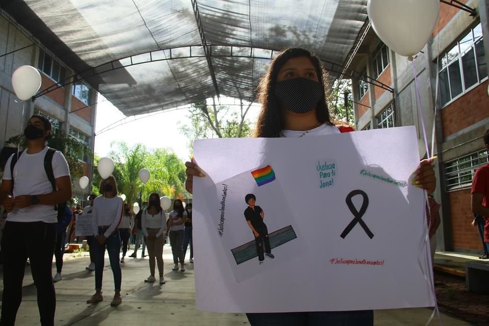 Tras el homicidio de Jonathan Alberto Santos Hernández, sus compañeros lo recuerdan como una persona con mucha luz.