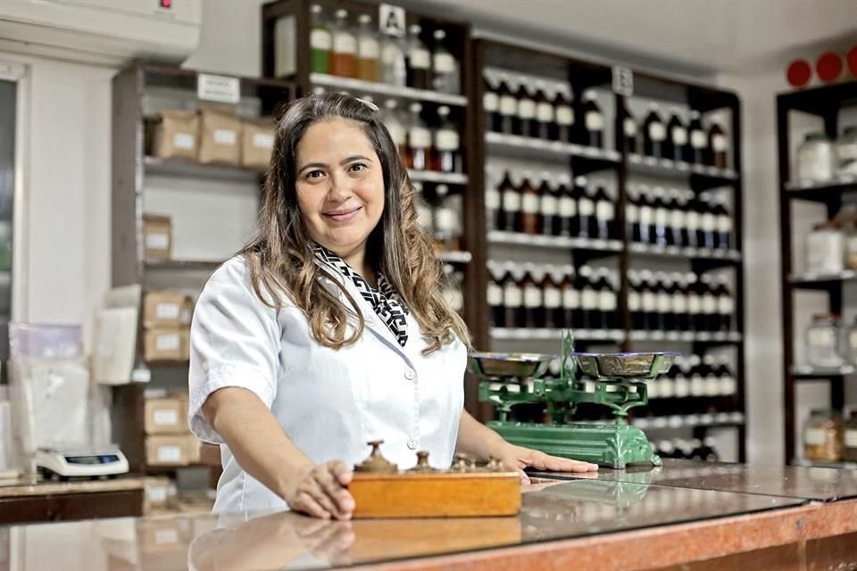 Ana Fernández Torres, hija de los propietarios de la histórica botica.