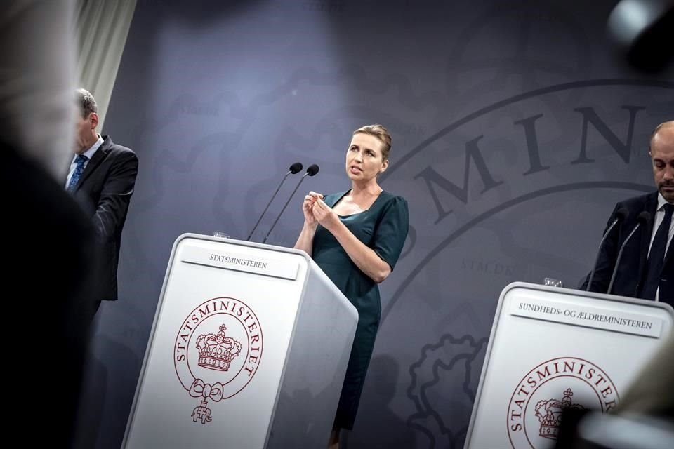 La Primera Ministra danesa, Mette Frederiksen, durante una conferencia de prensa.