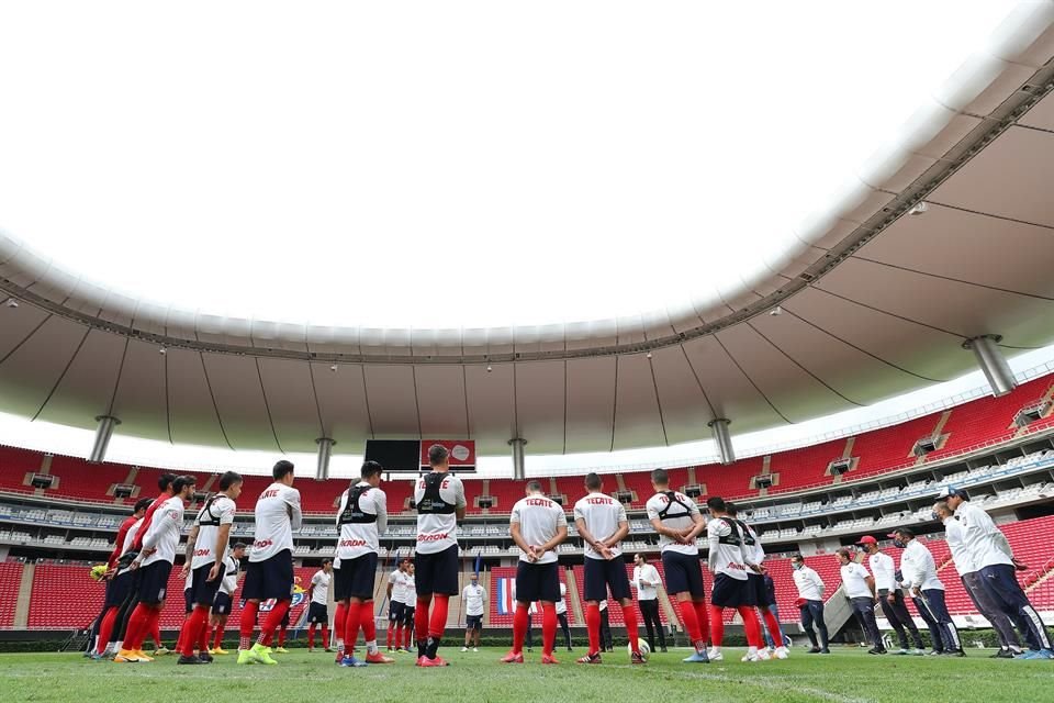 El Tapatío entrenó ayer en el Estadio Akron y recibió la visita del dueño de las Chivas, Amaury Vergara.