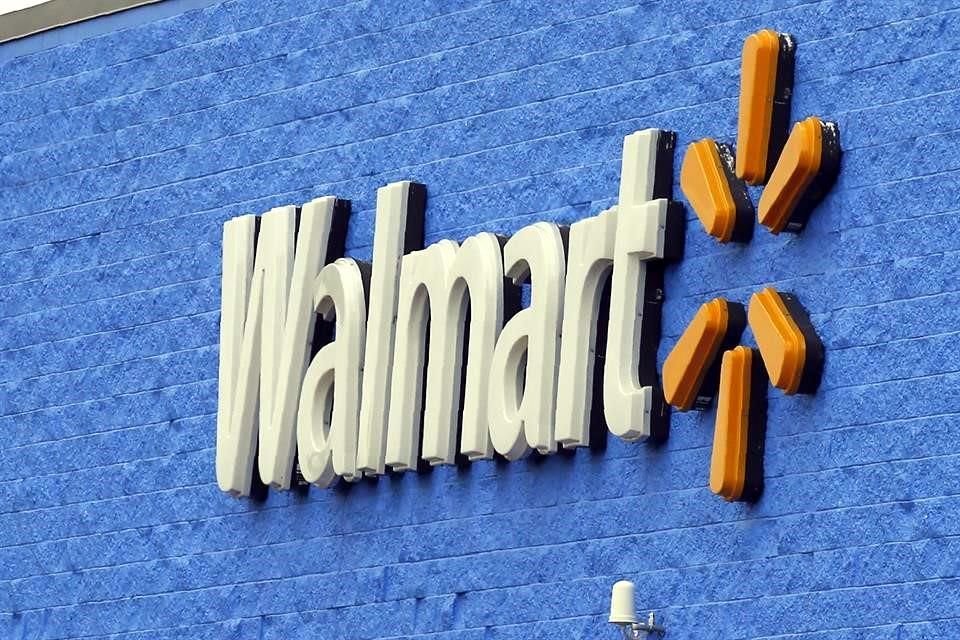 Walmart dijo que las ventas por internet casi se duplicaron en el segundo trimestre del año.