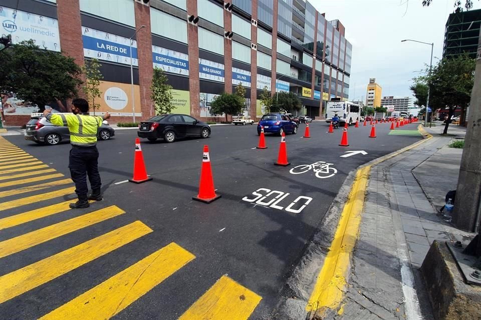 El Municipio de Monterrey habilitó un carril exclusivo para bicicleta en la Avenida Cuauhtémoc.