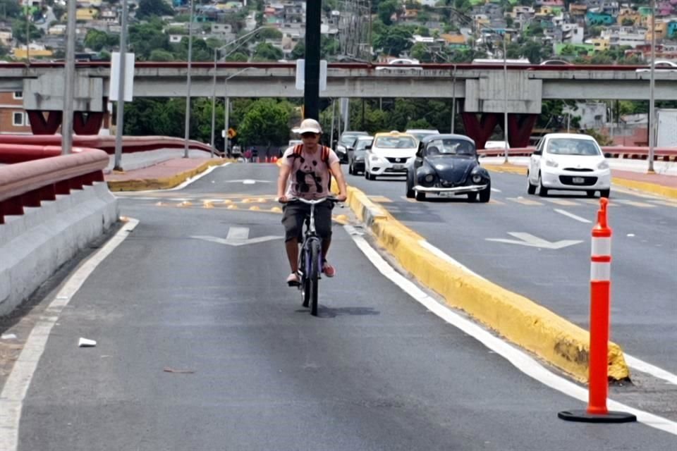 Este carril se probará durante dos semanas y va desde Morones Prieto hasta Juan I. Ramón.