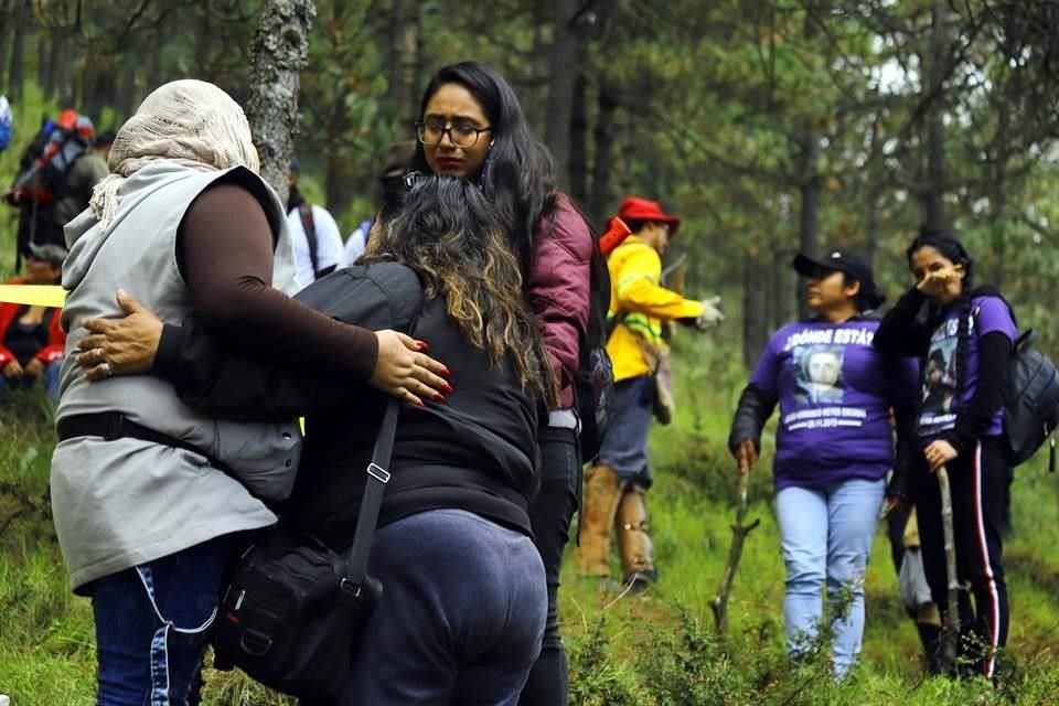 Tras el hallazgo, algunas personas rompieron en llanto.