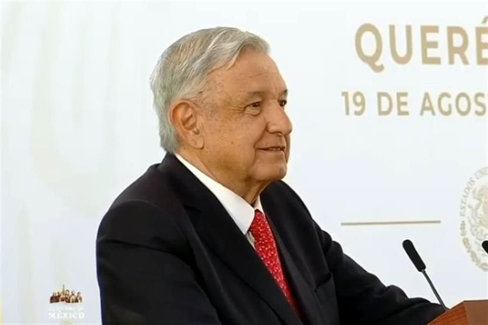 López Obrador en conferencia de prensa en Querétaro.