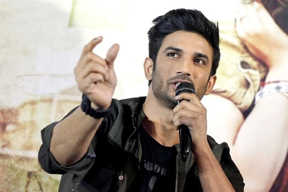 Aunque la muerte de Sushant Singh Rajput fue declarada como suicidio, fans, familia y artistas bollywoodenses han pedido al gobierno que se aclare su muerte, ya que culpan a su pareja de ello.