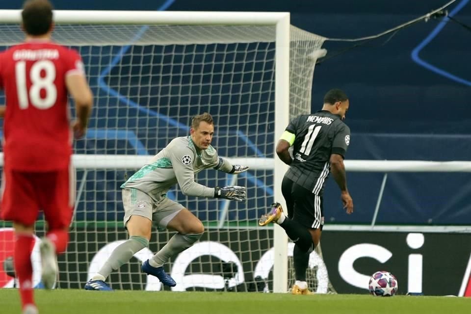 Memphis Depay tuvo una oportunidad de marcar con el 0-0 en la pizarra pero se la perdió.