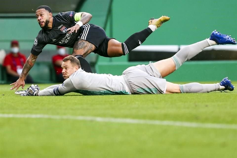 Toko Ekambi estrelló un balón en el poste y tuvo un mano a mano con Manuel Neuer que no pudo concretar.