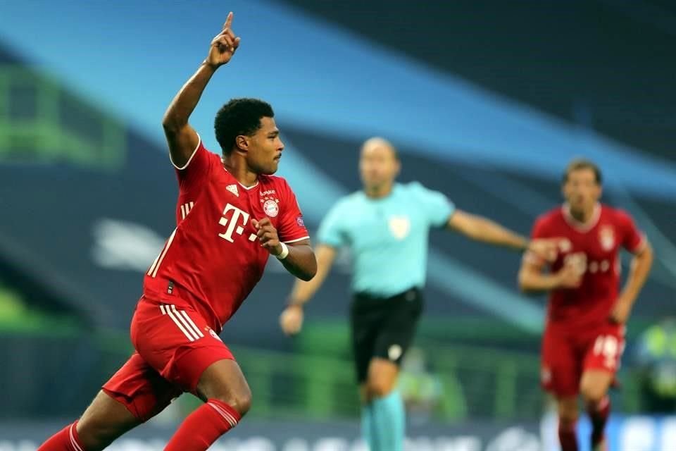 Pero fue el Bayern el que dio el primer golpe en su primera oportunidad real, con una sensacional jugada personal en la que  sacó un gran remate de zurda a la entrada del área grande.