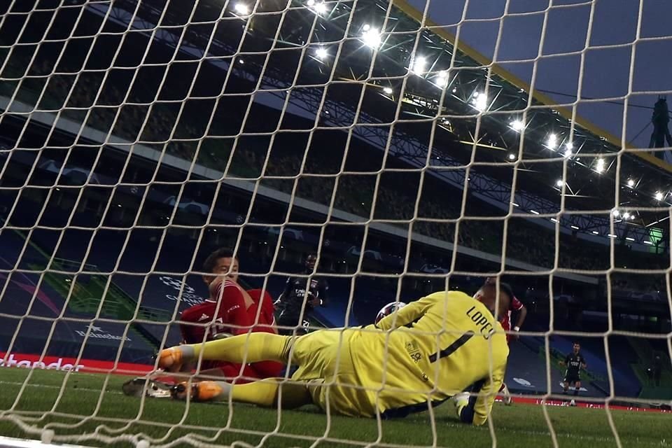 Luego, el mismo extremo alemán anotó su noveno gol en nueve partidos de la Liga de Campeones, al minuto 33.