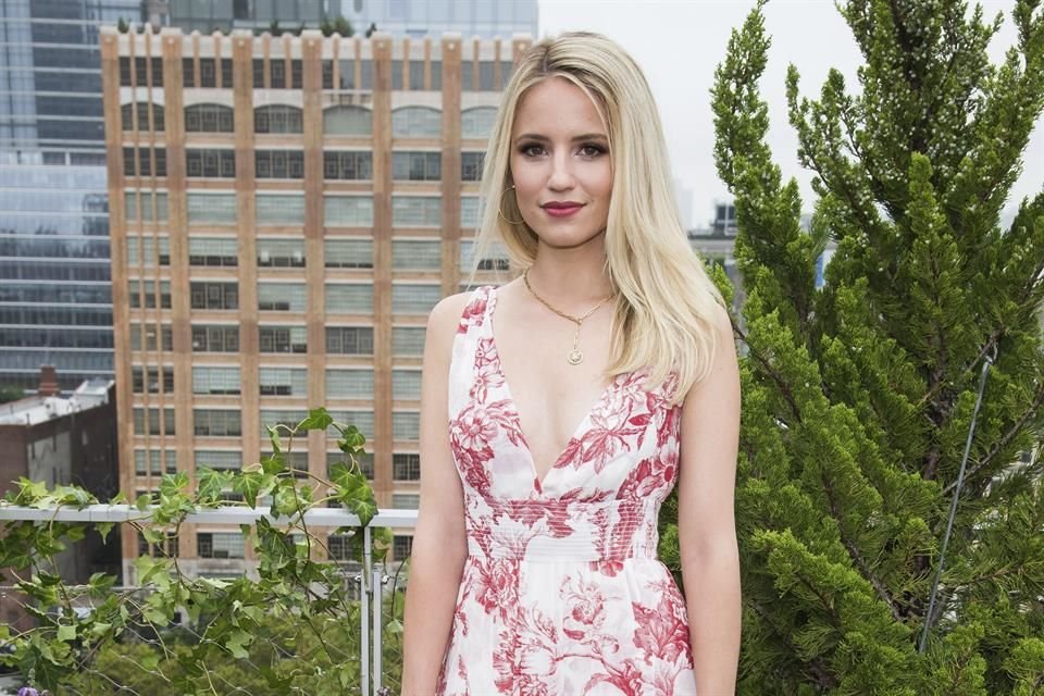 Dianna Agron presuntamente comenzó a salir con alguien más tras supuestamente separarse de su esposo, Winston Marshall, hace algunos meses.