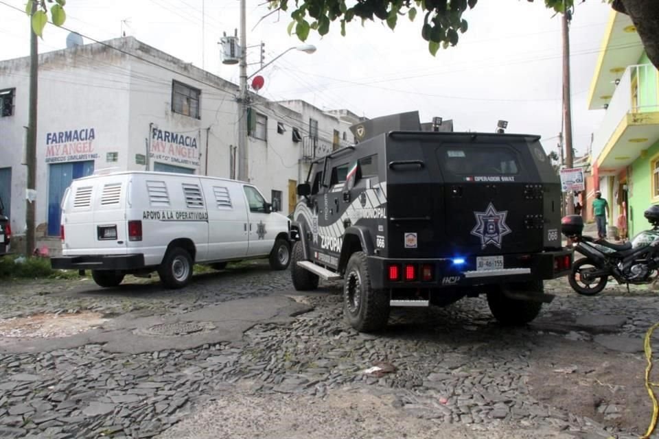 En Piedra Lunar y Gómez Farías fueron hallados un policía de Zapopan y su acompañante privado de la libertad y había 100 internos y 12 fueron detenidos.