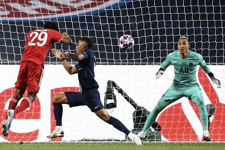 Keylor Navas nada pudo hacer ante el atinado remate de cabeza de Kingsley Coman.