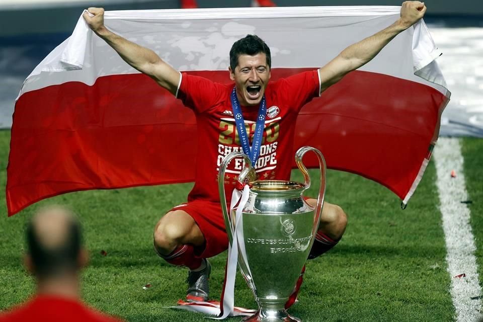 Robert Lewandowski buscó el gol, pero entre Keylor Navas y los postes se lo impieron.