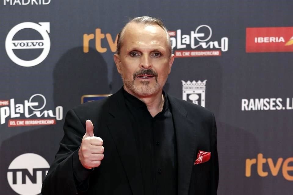 Miguel Bosé indicó que tiene asma y por eso no usa en algunos lugares mascarilla.