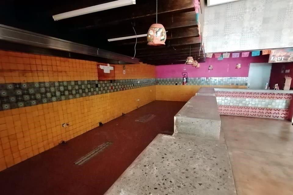 Algunas cocinas y mobiliario de comedor ya fueron retirados de algunos locales.