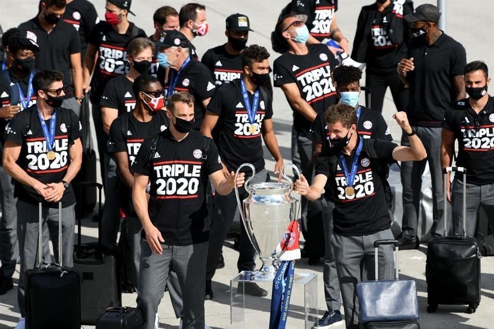 El equipo llegó a casa con el trofeo de la Champions League.