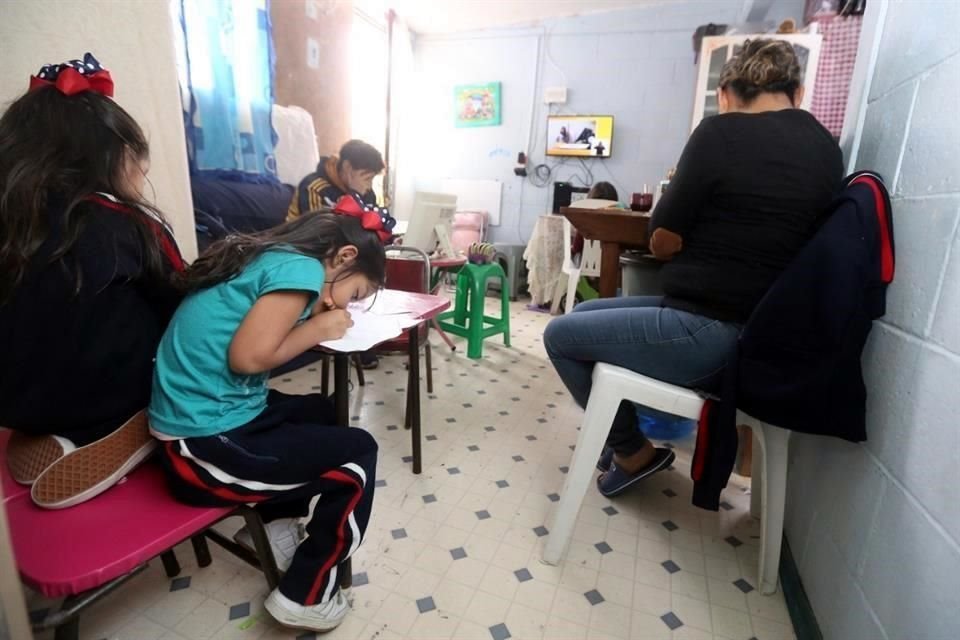 Hubo casas con más de un estudiante, como la de Sandra Sibaja y sus cuatro hijos. Ariadna inicia cuarto de primaria y las gemelas Sofía y Ximena entraron a preprimaria.