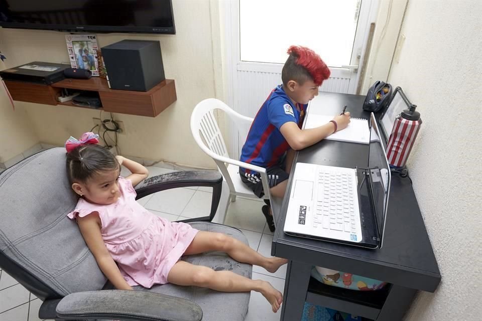 En otros casos el número de hijos exige una conexión óptima, como en esta casa donde Carolina y Zoe se conectan en una recámara...