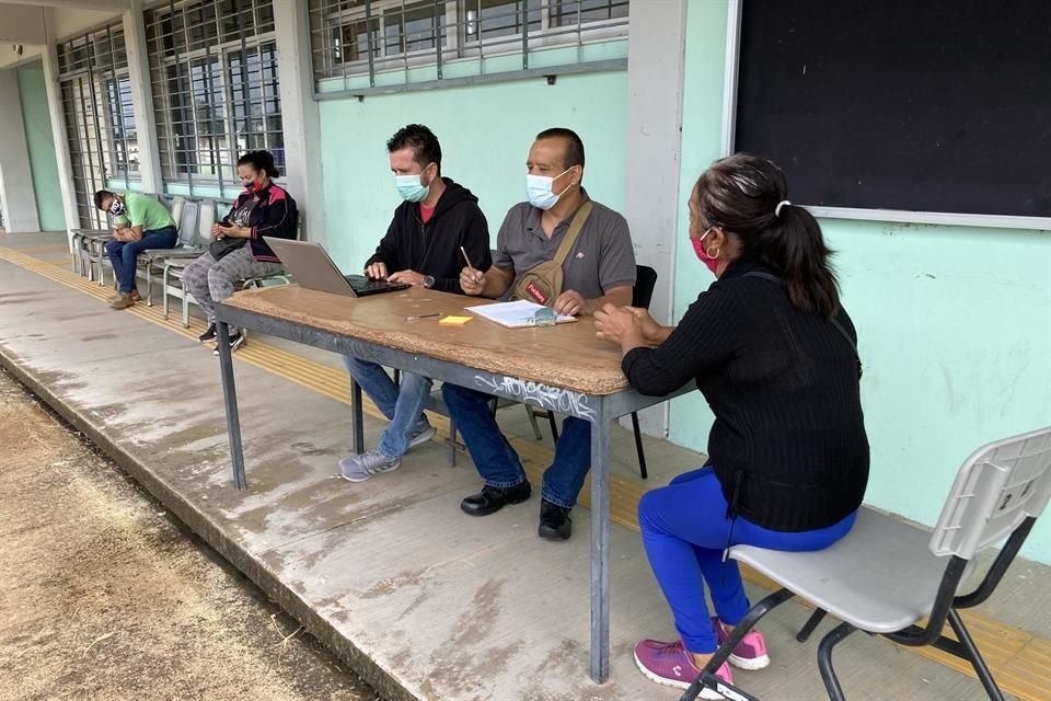 El inhibidor de señal para telecomunicaciones del penal de Puente Grande, complica clases virtuales a los alumnos de una escuela cercana.