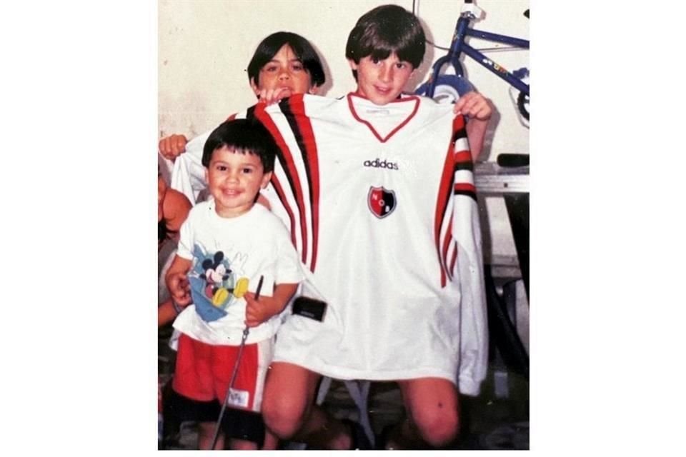 Hay quienes recordaron que antes del Barcelona el único amor de Messi era por Newell's.