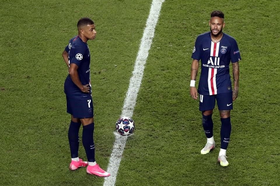 Aunque Lionel Messi saliera sin costo del Barcelona, el PSG tendría que vendar a Kylian Mbappe o a Neymar para poder pagar el sueldo del argentino.