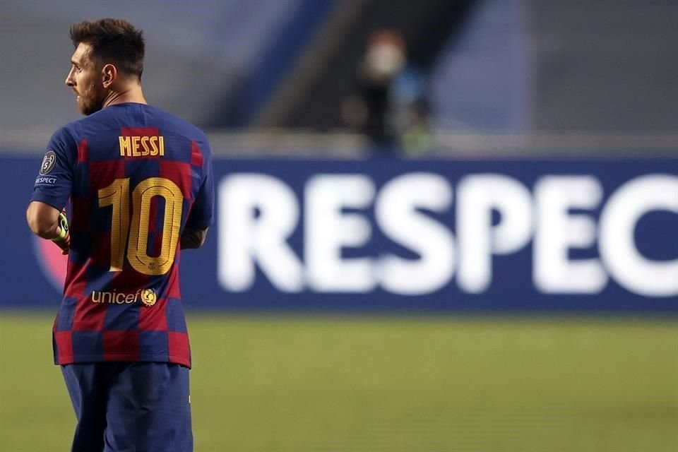 Lionel Messi busca su salida del Barcelona.