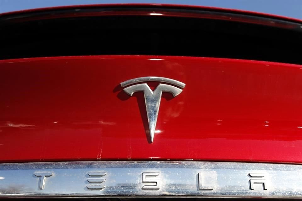 Tesla pagó aranceles del 25% sobre piezas importadas de China, como computadora y pantalla usada en su Model 3.