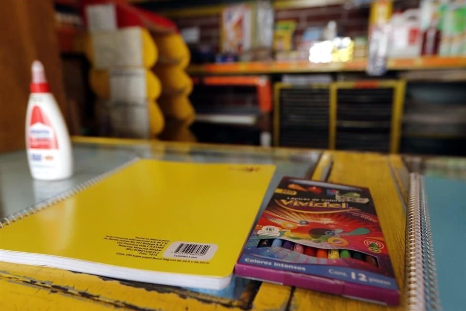 El desplome en las ventas generó que 20 mil papelerías cerraran sus puertas.