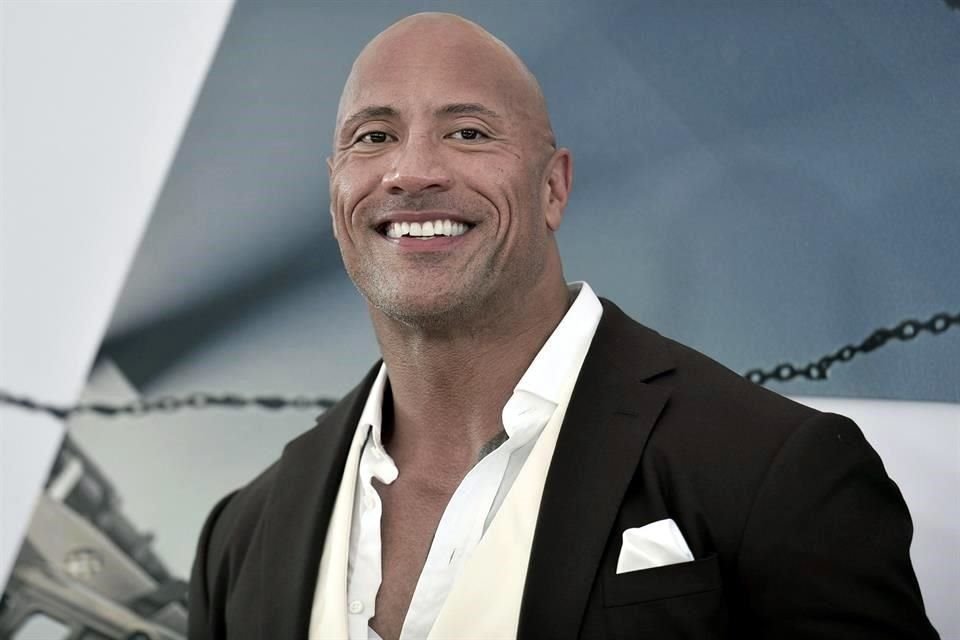 Dwayne Johnson 'La Roca' compartió en Instragam que él y su familia resultaron positivos de la Covid-19.