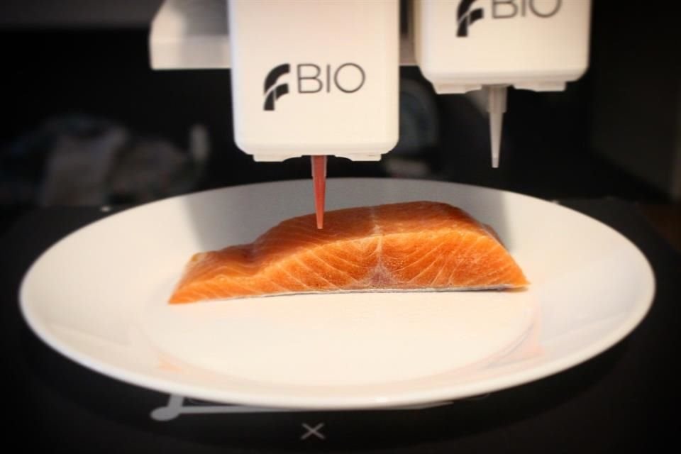 Una empresa de Austria desarrolla un filete de salmón impreso en 3D a partir de proteínas de vegetales como chícharos y algas.