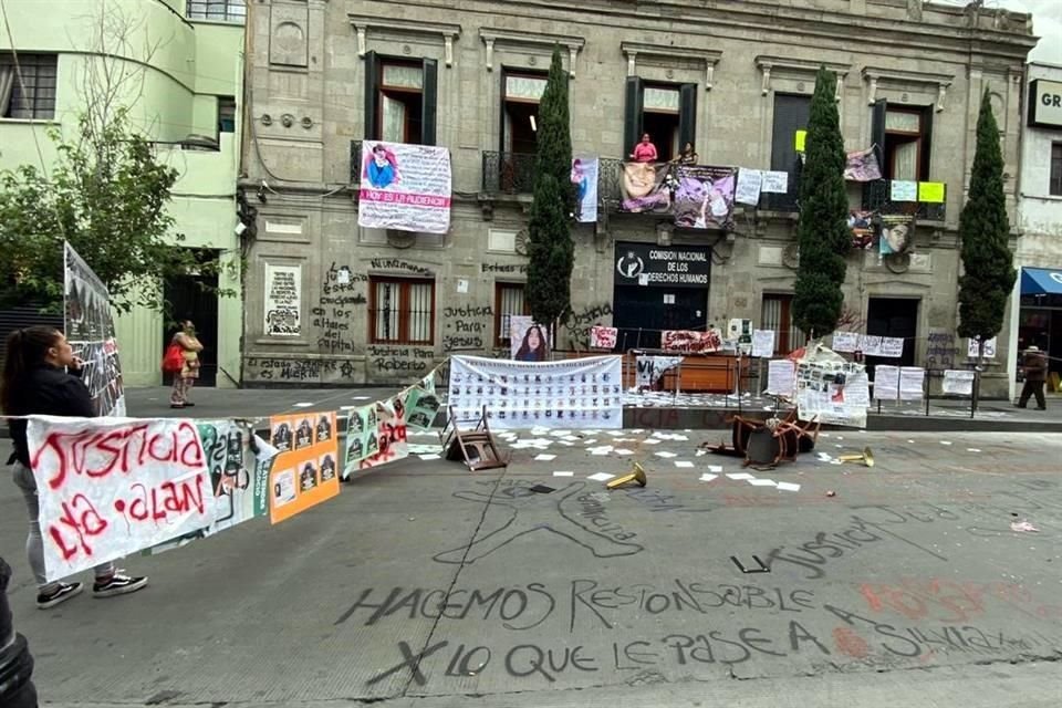 Las manifestantes anunciaron la toma por tiempo indefinido de las instalaciones de la CNDH.