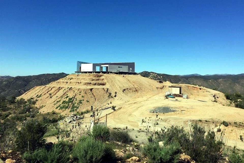 En la zona donada a la UAEH está construido un restaurante, con cava incluida.