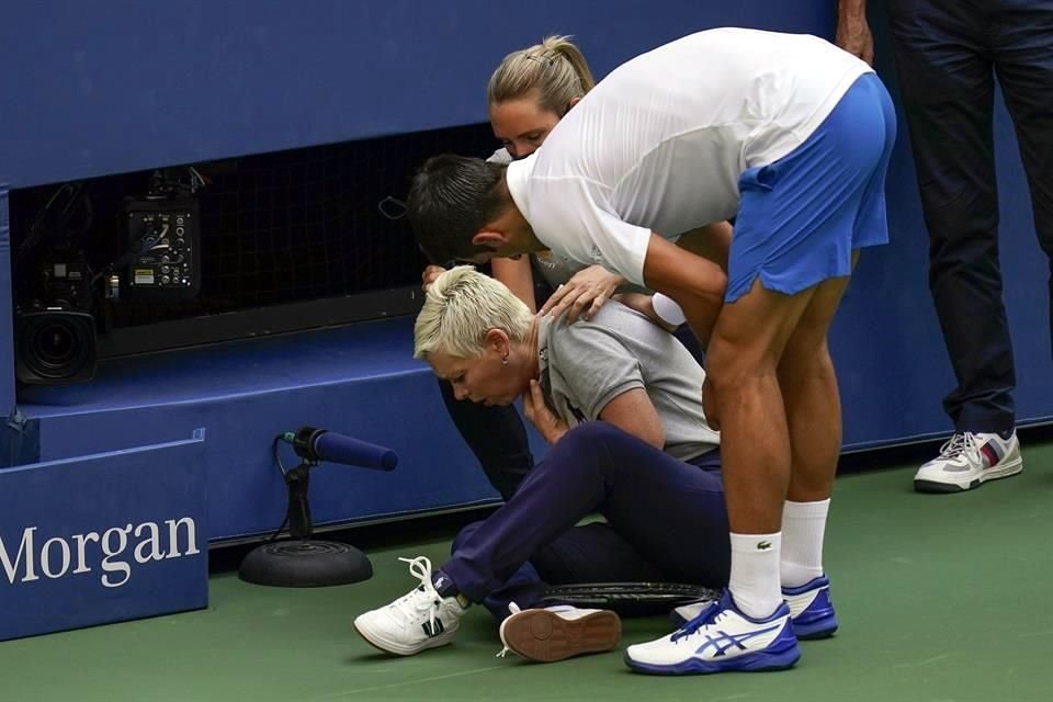 Djokovic acudió a asistir a la jueza.