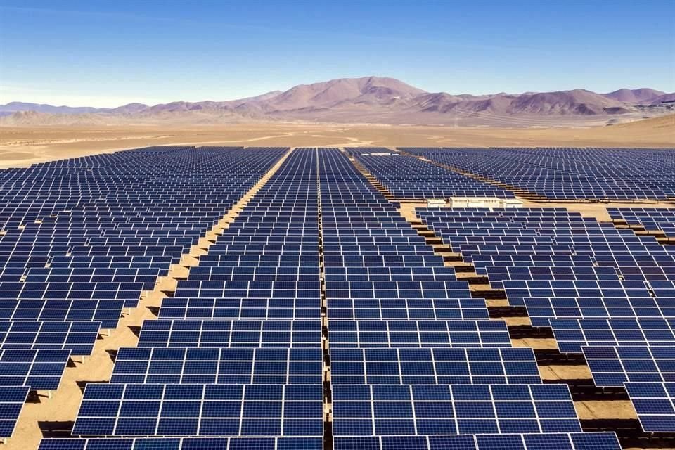 Una parte del aumento de los costos se debe al alza del polisilicio, que es un componente clave en los sistemas solares. Rystad dijo que los precios del material han subido un 300 por ciento desde julio de 2020.