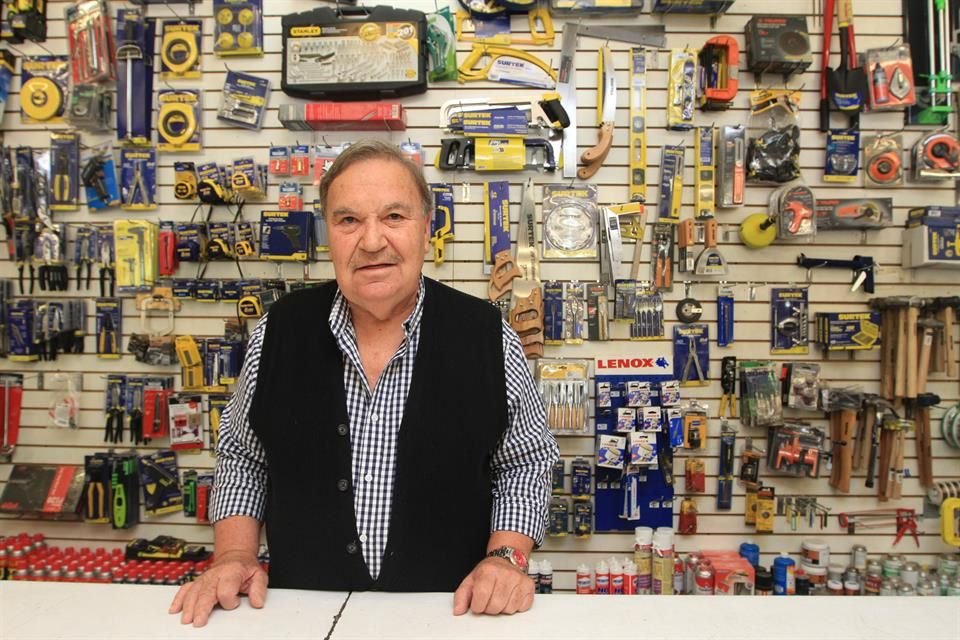 El empresario ferretero Miguel Ángel Amutio de Diego falleció el domingo a los 76 años de edad.