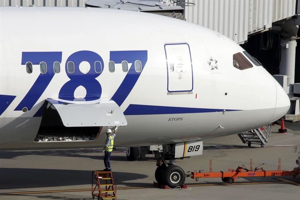 Los aviones 787 Dreamliners de Boeing enfrentan retrasos de entrega por diversas fallas que han presentado.