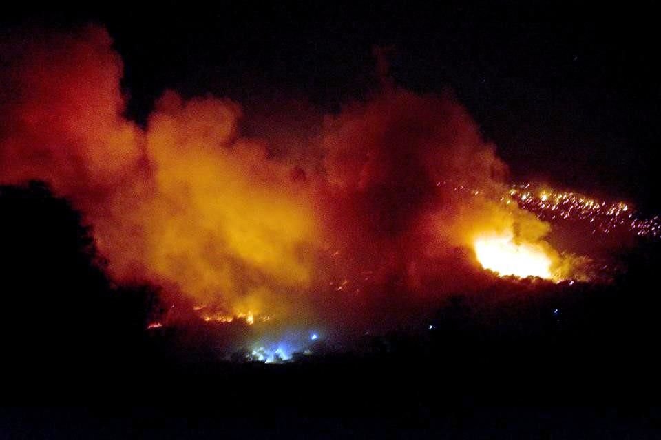 Un segundo incendio azotó el campamento el miércoles por la tarde.