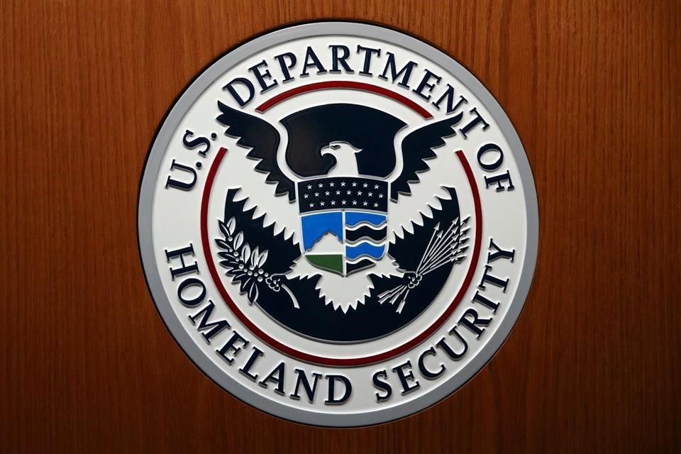 Departamento de Seguridad de EU está considerando un programa de TV en el que inmigrantes competirían por la ciudadanía estadounidense.