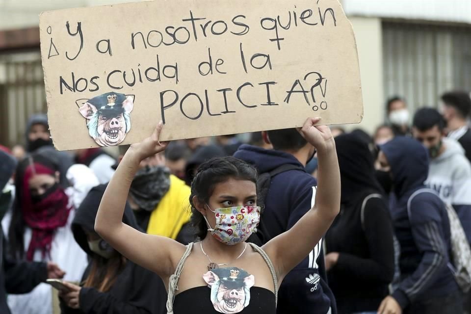Manifestantes salieron a protestar contra la Policía por segundo día en Colombia.