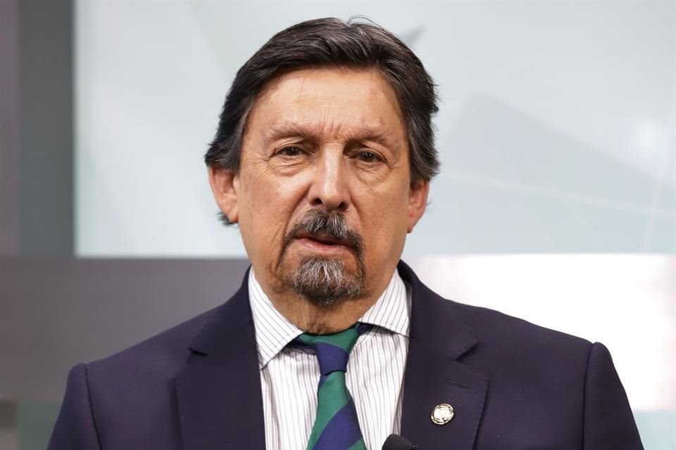 Napoleón Gómez Urrutia, senador y líder sindical.
