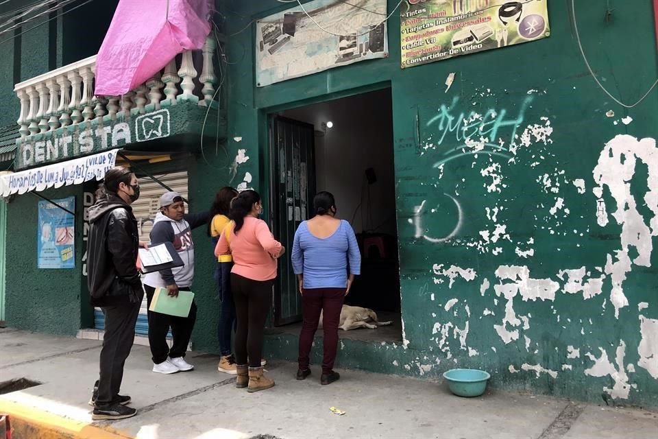 El maestro Joel fue captado dando clase en Tlalnepantla y la fotografía se viralizó la semana pasada.