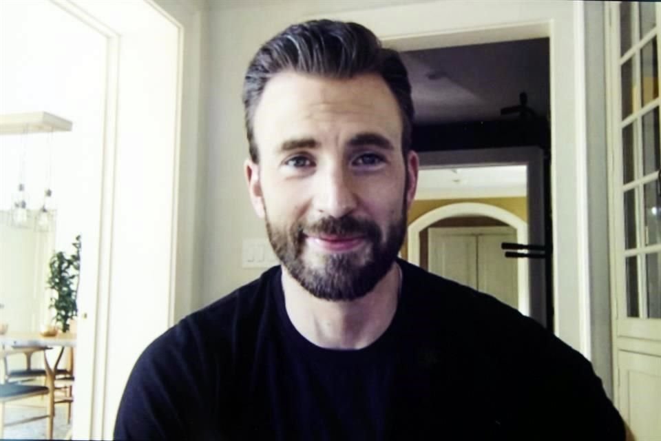 El actor Chris Evans publicó por equivocación una fotografía íntima en su cuenta de Instagram, en la que tiene 5.8 millones de seguidores. 